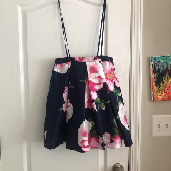 Size 7 Floral homecoming two piece. - Picture 3 of 4